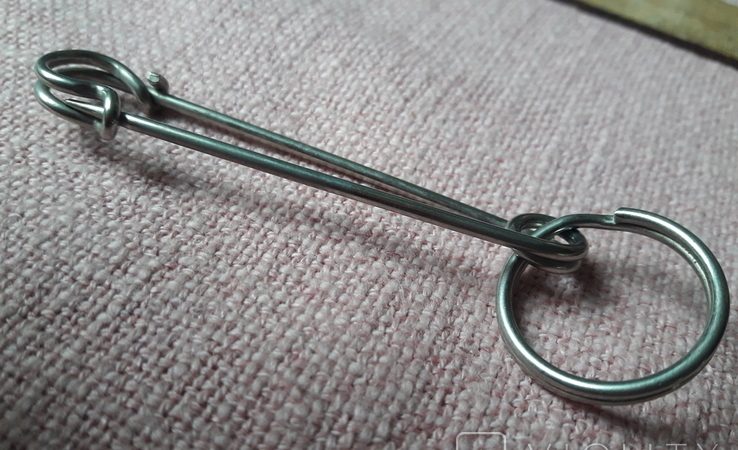 Молитва та секрет шпильки: як захиститися від заздрості й підступів колег на роботі?