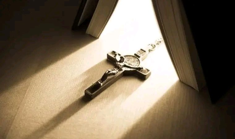 9 ознак, що на вас може бути сильний негатив: яку молитву читати, щоб захистити себе і родину