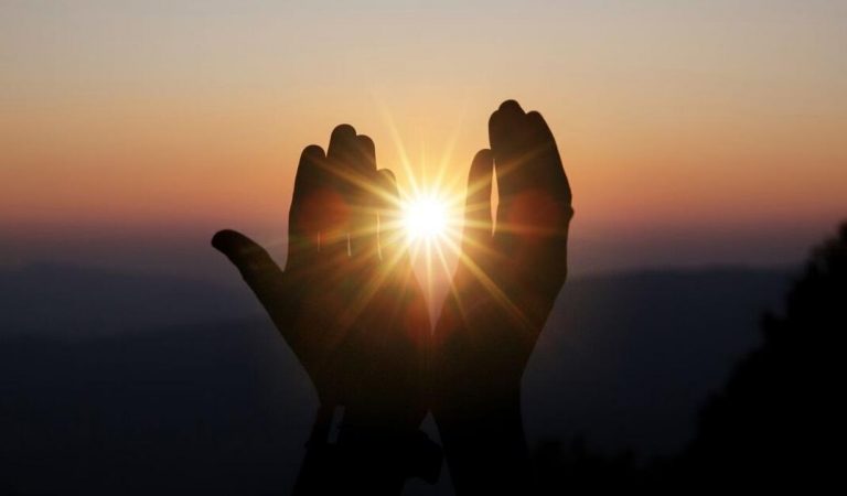 Рожева Повня 2 квітня: 5 простих кроків, які змінюють вашу долю назавжди і відкривають потужний енергетичний потік?