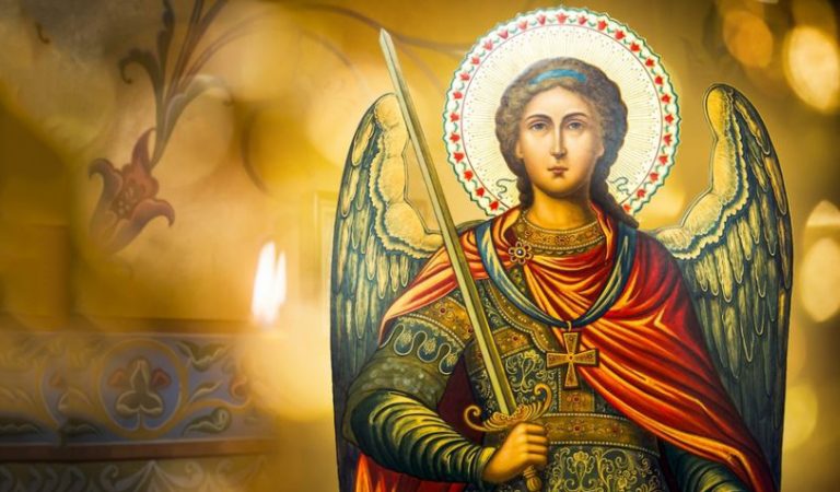 Секрет нічного захисту: молитва до Архангела Михайла, яка блокує зло і відкриває шлях до спокою та глибокого сну без страхів і тривожних думок